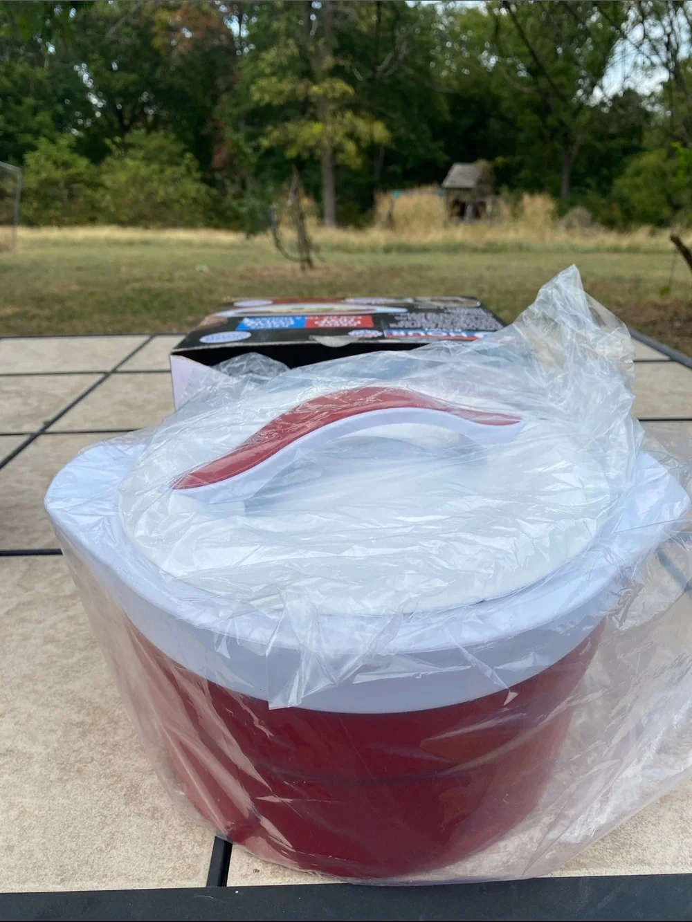 BulbHead 6-Hour Thermal Insulated Serving Bowl 9 Cups 2.25 Quarts - Red